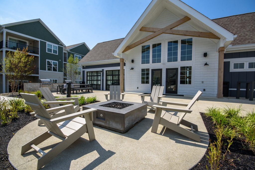 VC Yard - Luxury Apartment Living with a fire pit